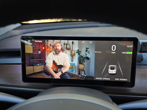 Used 2022 Tesla Model Y Performance image 18