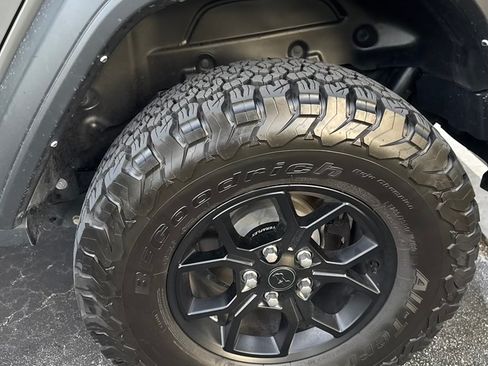 Used 2023 Jeep Wrangler Unlimited Sport image 16