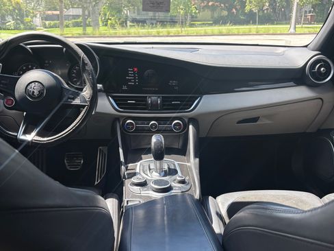 Used 2017 Alfa Romeo Giulia Quadrifoglio image 8