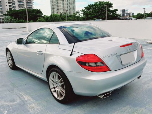 Used 2009 Mercedes-Benz SLK 300 image 2
