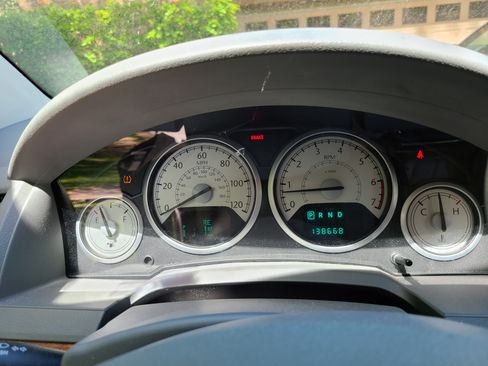 Used 2008 Chrysler Town & Country Touring image 29