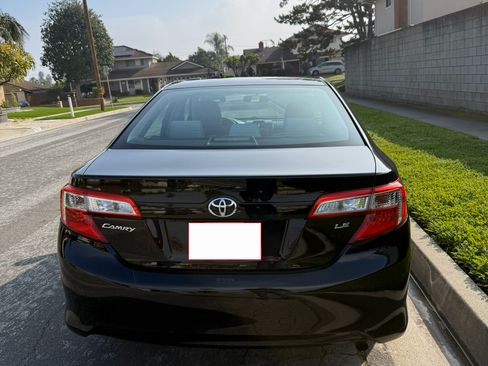 Used 2014 Toyota Camry LE image 9