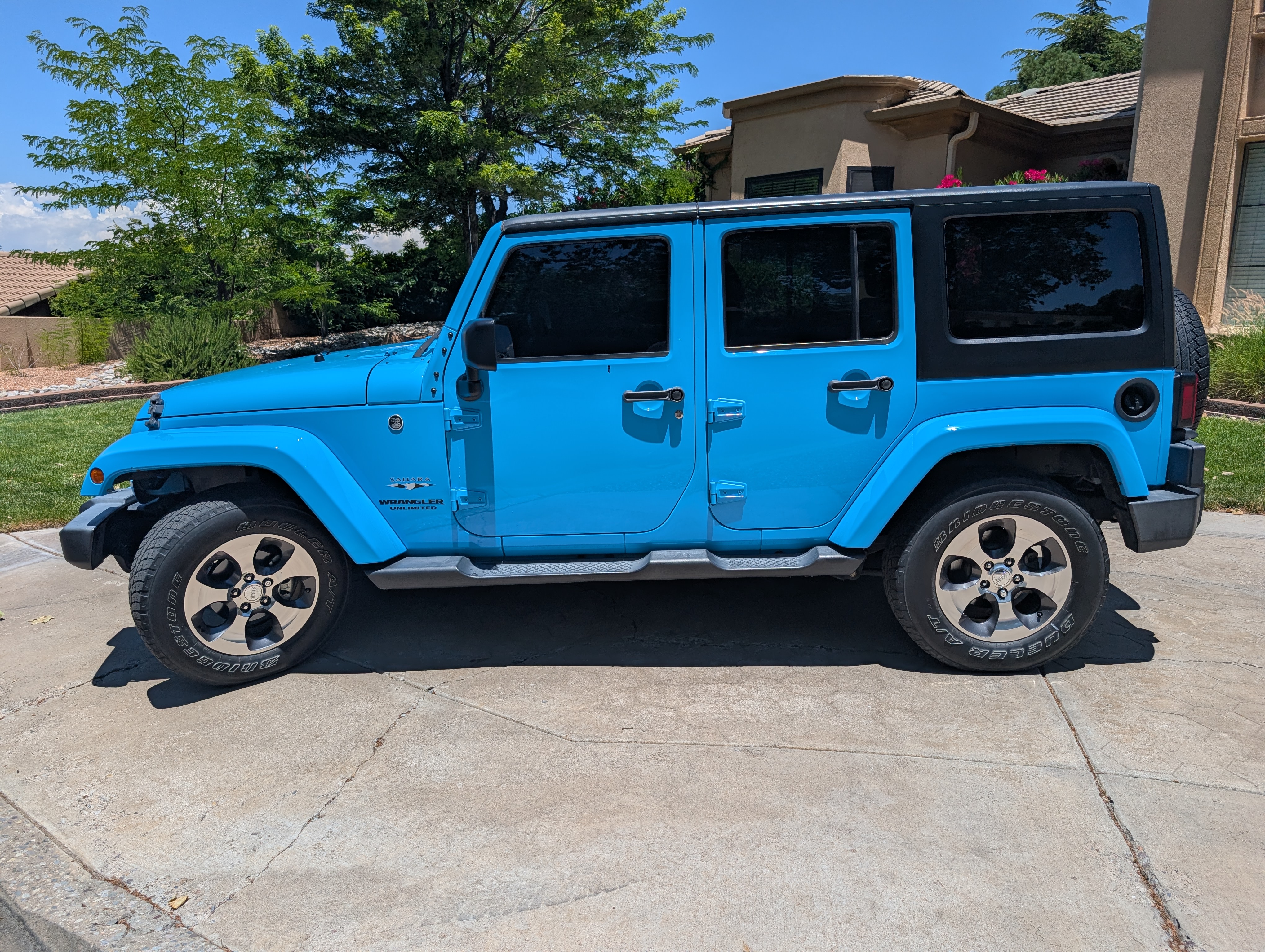 Used 2017 Jeep Wrangler Unlimited Sahara w/ Max Tow Package AWD/4WD image 1
