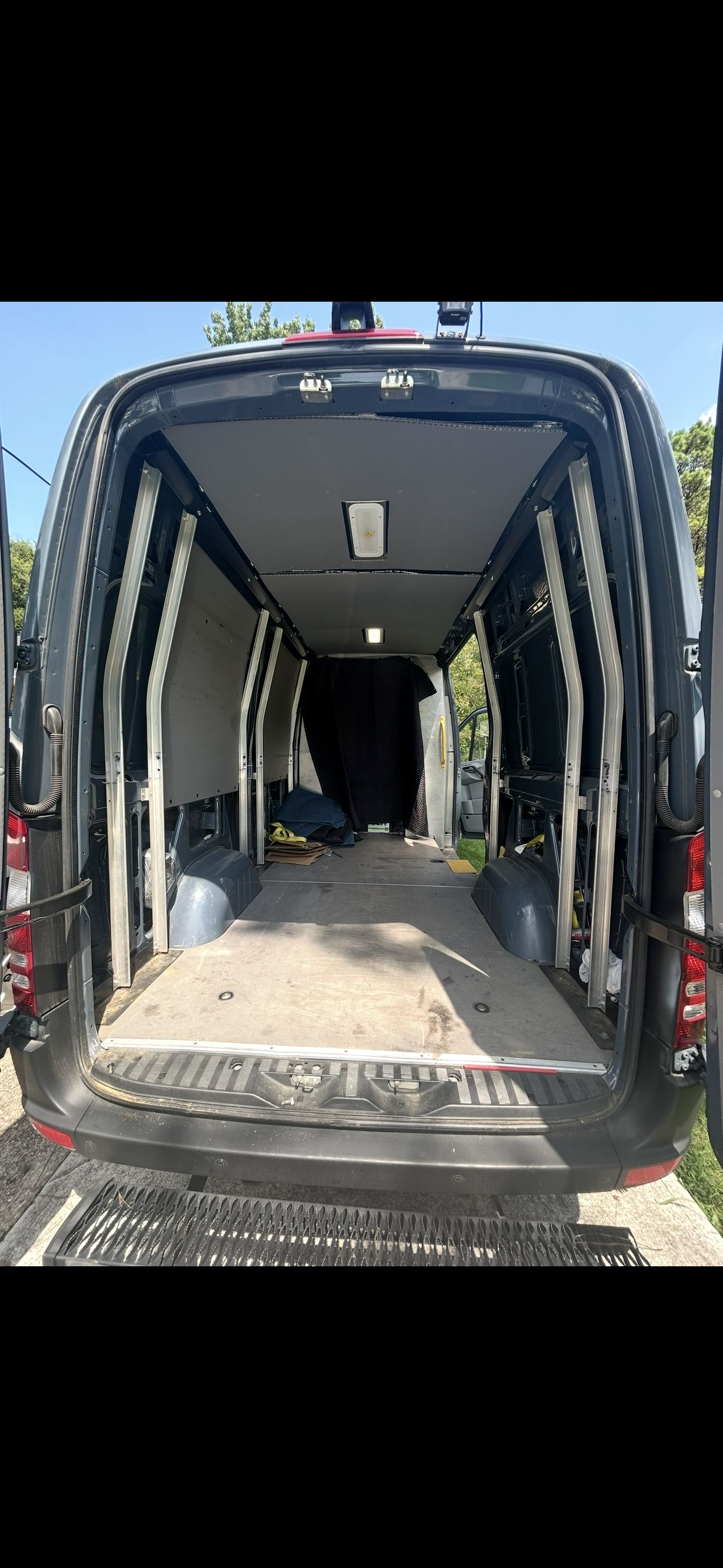 Used 2018 Mercedes-Benz Sprinter 2500 image 9