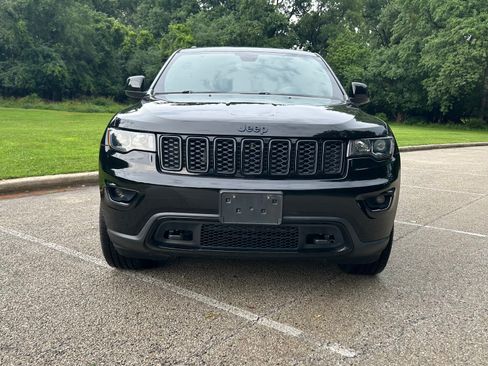Used 2018 Jeep Grand Cherokee Laredo AWD/4WD image 2