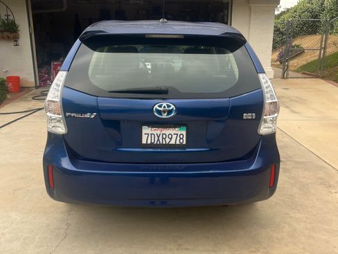 Used 2014 Toyota Prius V Five FWD image 4