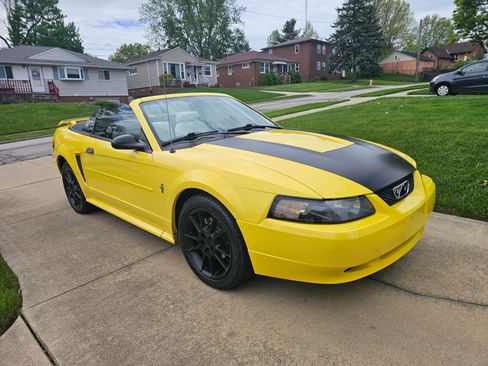 Used 2003 Ford Mustang Deluxe Convertible image 18