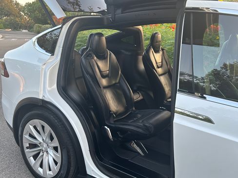 Used 2016 Tesla Model X 60D image 6