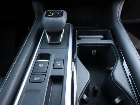 Used 2022 Nissan Pathfinder SV image 12