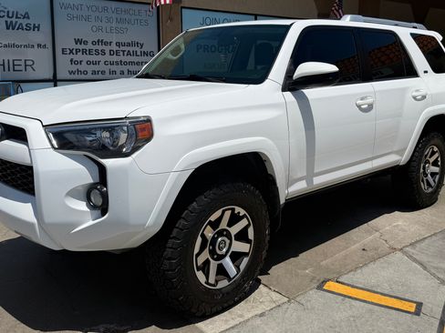Used 2018 Toyota 4Runner SR5 AWD/4WD image 4