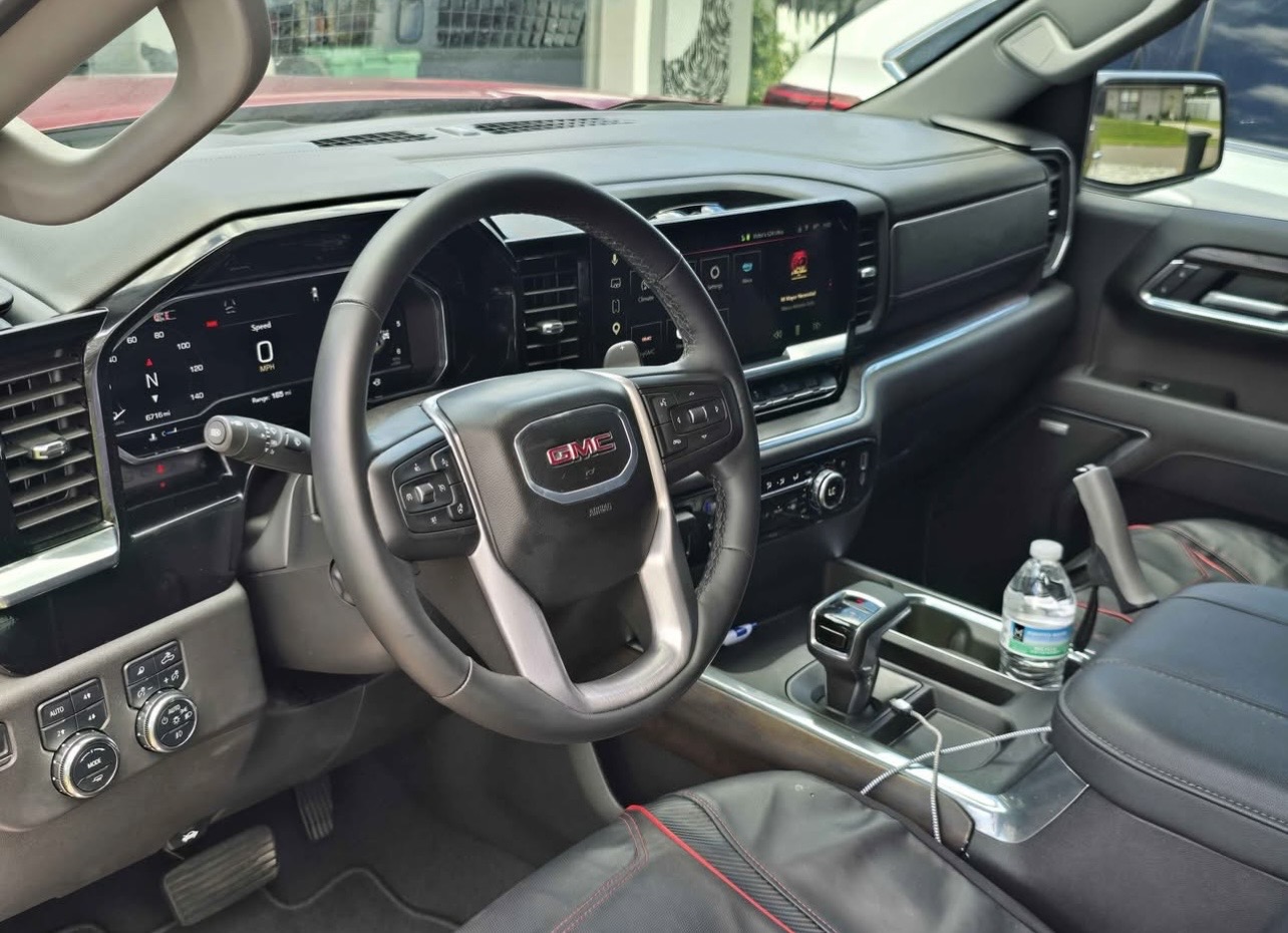 Used 2025 GMC Sierra 1500 SLT w/ SLT Premium Package AWD/4WD image 9