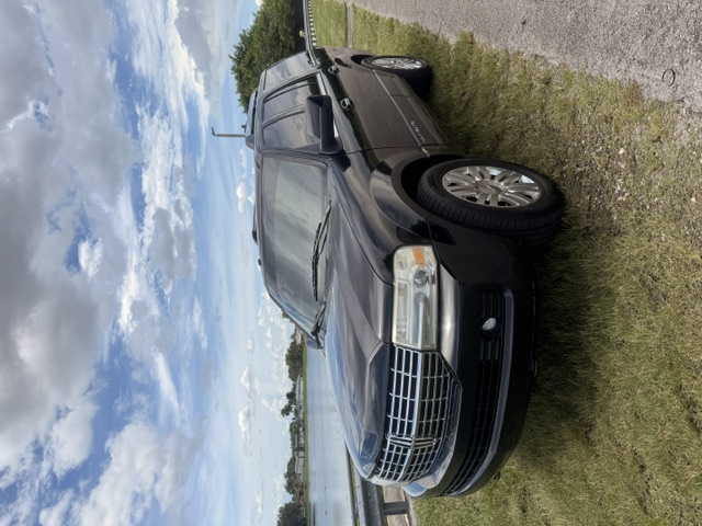 Used 2011 Lincoln Navigator 2WD image 1