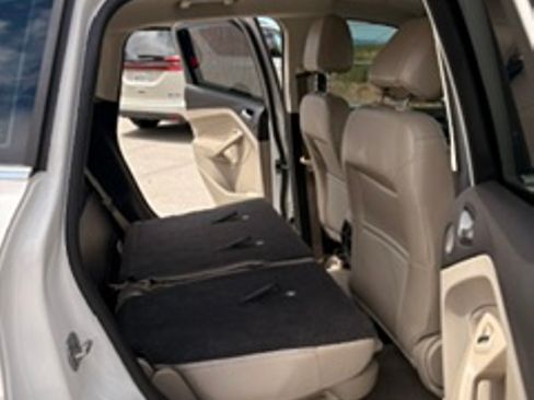Used 2015 Ford C-MAX Energi SEL w/ Equipment Group 302A FWD image 12