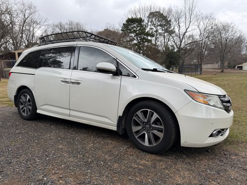 Used 2015 Honda Odyssey Touring image 1