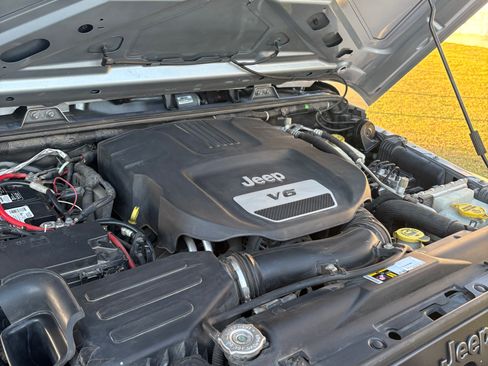 Used 2016 Jeep Wrangler Sport image 8