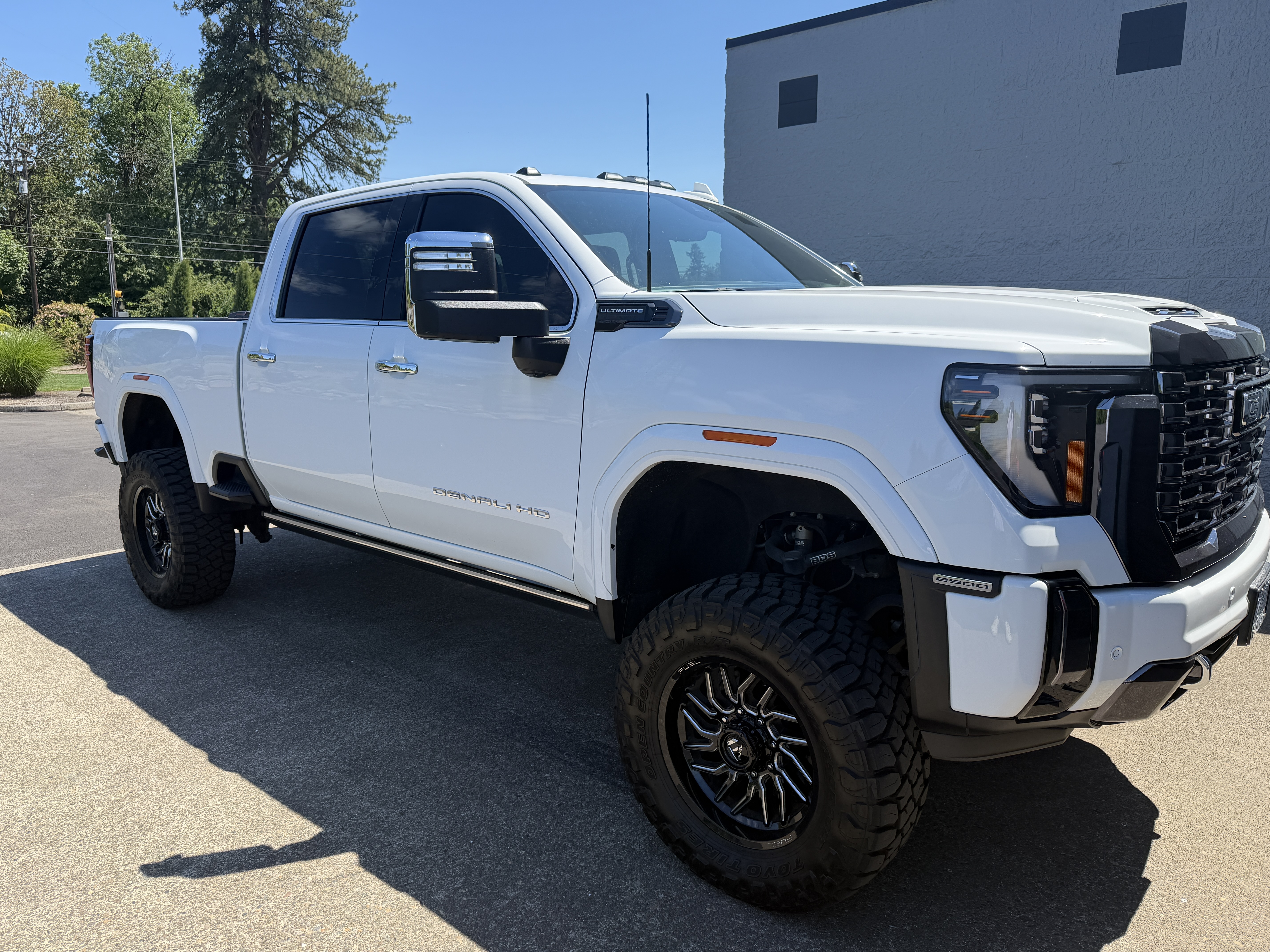 Used 2024 GMC Sierra 2500 Denali Ultimate AWD/4WD image 2