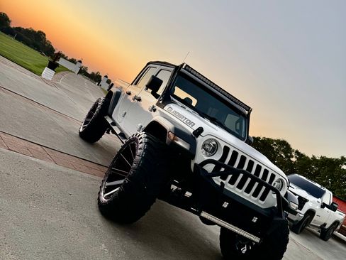 Used 2020 Jeep Gladiator Sport w/ Quick Order Package 24S image 8