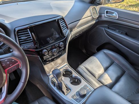 Used 2019 Jeep Grand Cherokee Limited w/ Trailer Tow Group IV image 4