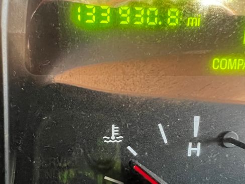 Used 2001 Lincoln Town Car Signature image 17