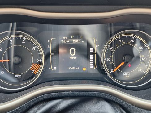 Used 2015 Jeep Cherokee Latitude image 13