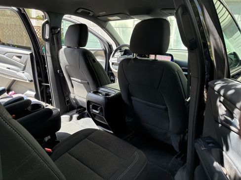 Used 2025 Chevrolet Traverse LT AWD/4WD image 10