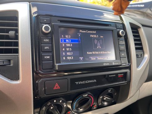 Used 2015 Toyota Tacoma PreRunner RWD image 11