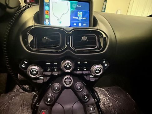 Used 2019 Aston Martin V8 Vantage Coupe RWD image 15