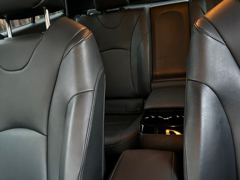 Used 2018 Toyota Prius Prime Premium image 18