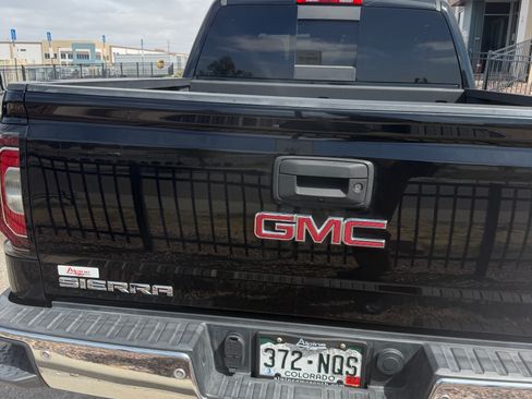 Used 2018 GMC Sierra 1500 SLT AWD/4WD image 4