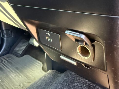 Used 2016 Ford F150 XLT image 22