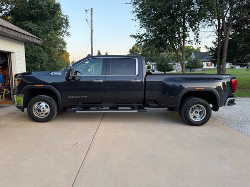 Used 2020 GMC Sierra 3500 SLT w/ SLT Premium Plus Package AWD/4WD image 4