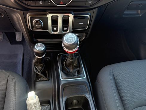 Used 2022 Jeep Wrangler Sport image 13