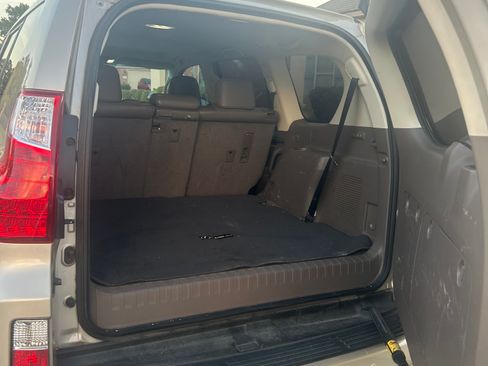 Used 2010 Lexus GX 460 w/ Comfort Plus Pkg AWD/4WD image 2