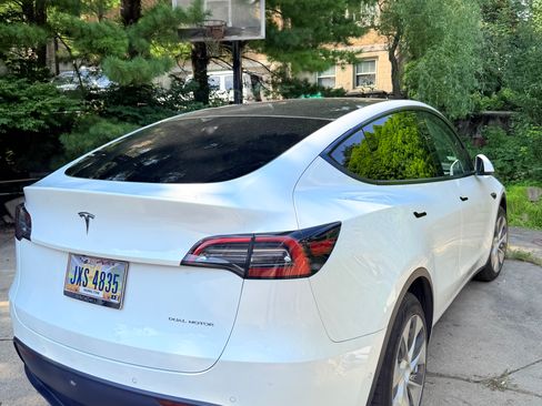 Used 2022 Tesla Model Y Long Range AWD/4WD image 11