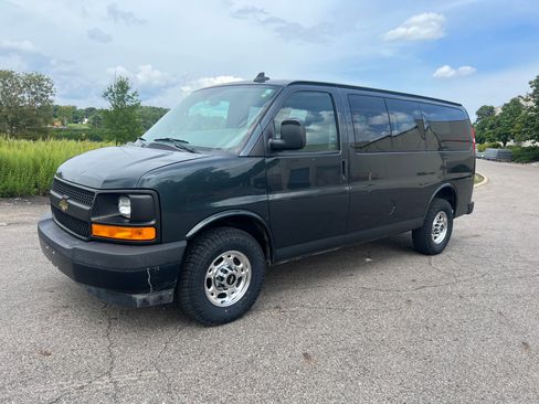 Used 2017 Chevrolet Express 2500 LS RWD image 4