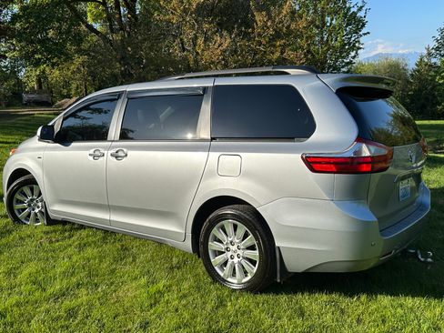 Used 2017 Toyota Sienna AWD image 8