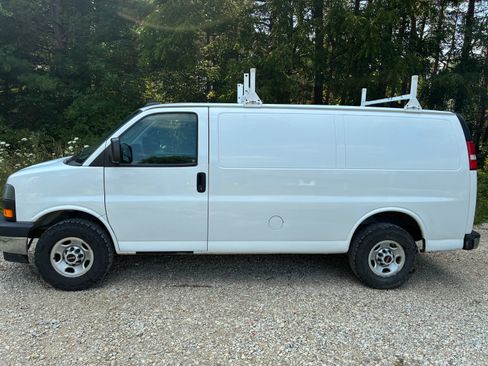 Used 2020 GMC Savana 2500 w/ Driver Convenience Package RWD image 1