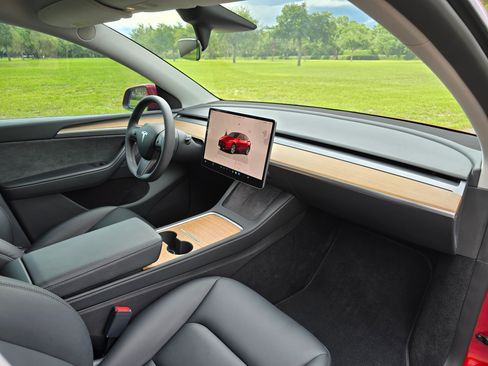 Used 2023 Tesla Model Y AWD image 12