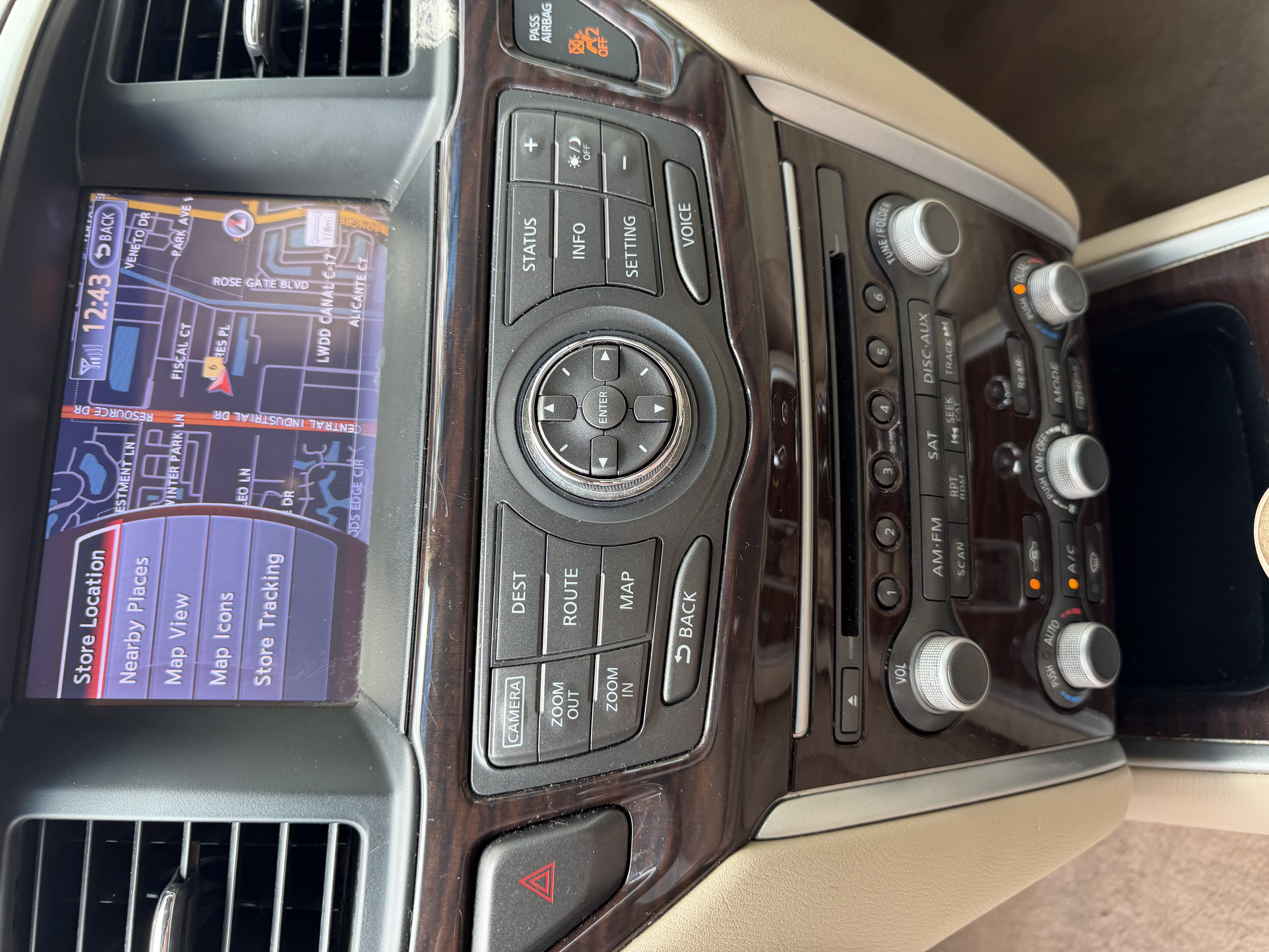 Used 2014 Nissan Pathfinder Platinum FWD image 10