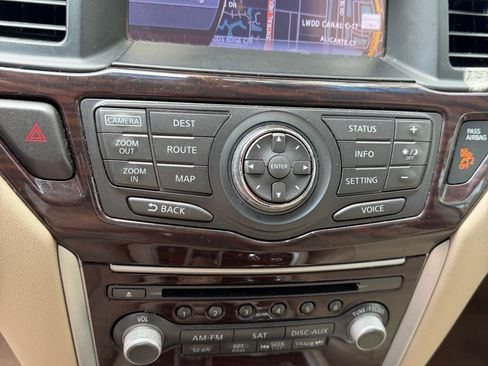 Used 2014 Nissan Pathfinder Platinum FWD image 10