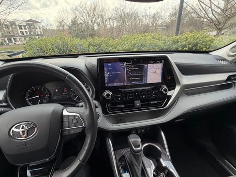 Used 2021 Toyota Highlander Platinum image 6