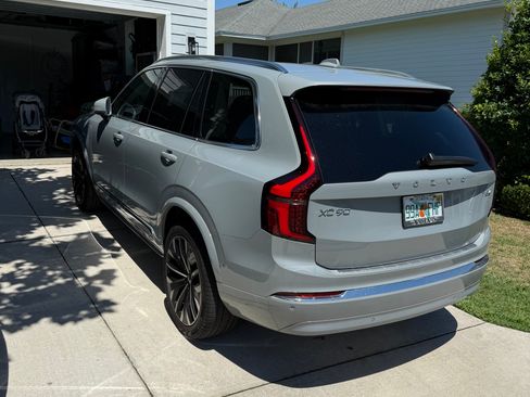Used 2025 Volvo XC90 T8 Ultra w/ Protection Package Premier AWD/4WD image 2