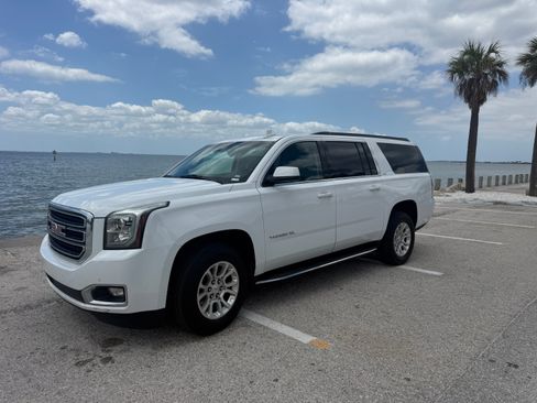 Used 2019 GMC Yukon XL SLT image 1