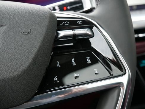 Used 2025 Cadillac Escalade ESV Sport w/ Touring Package image 8