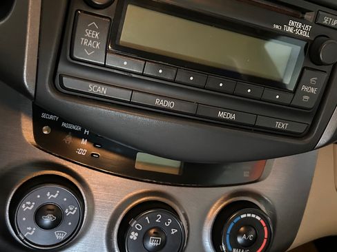 Used 2012 Toyota RAV4 4WD V6 w/ Tow Prep Pkg image 20