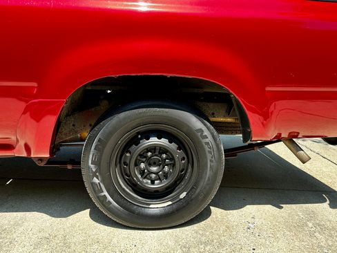 Used 1994 Toyota Pickup 2WD Regular Cab image 10