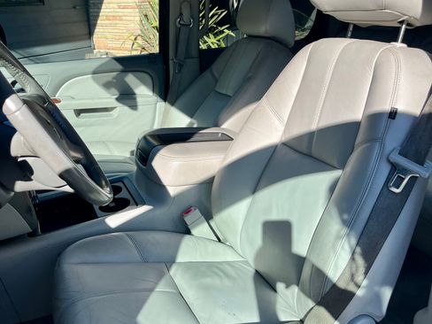 Used 2012 Chevrolet Avalanche LT image 14