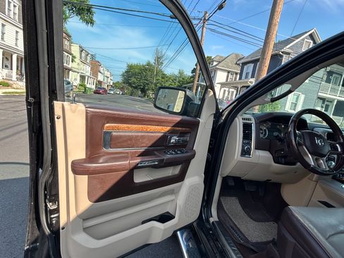 Used 2018 RAM 1500 Laramie Longhorn w/ Longhorn Southfork Package image 9