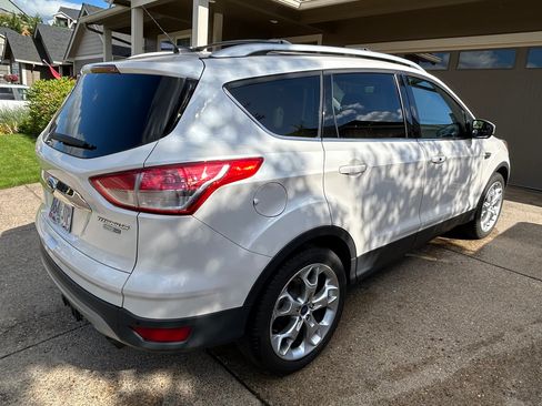 Used 2015 Ford Escape Titanium w/ Equipment Group 301A AWD/4WD image 9