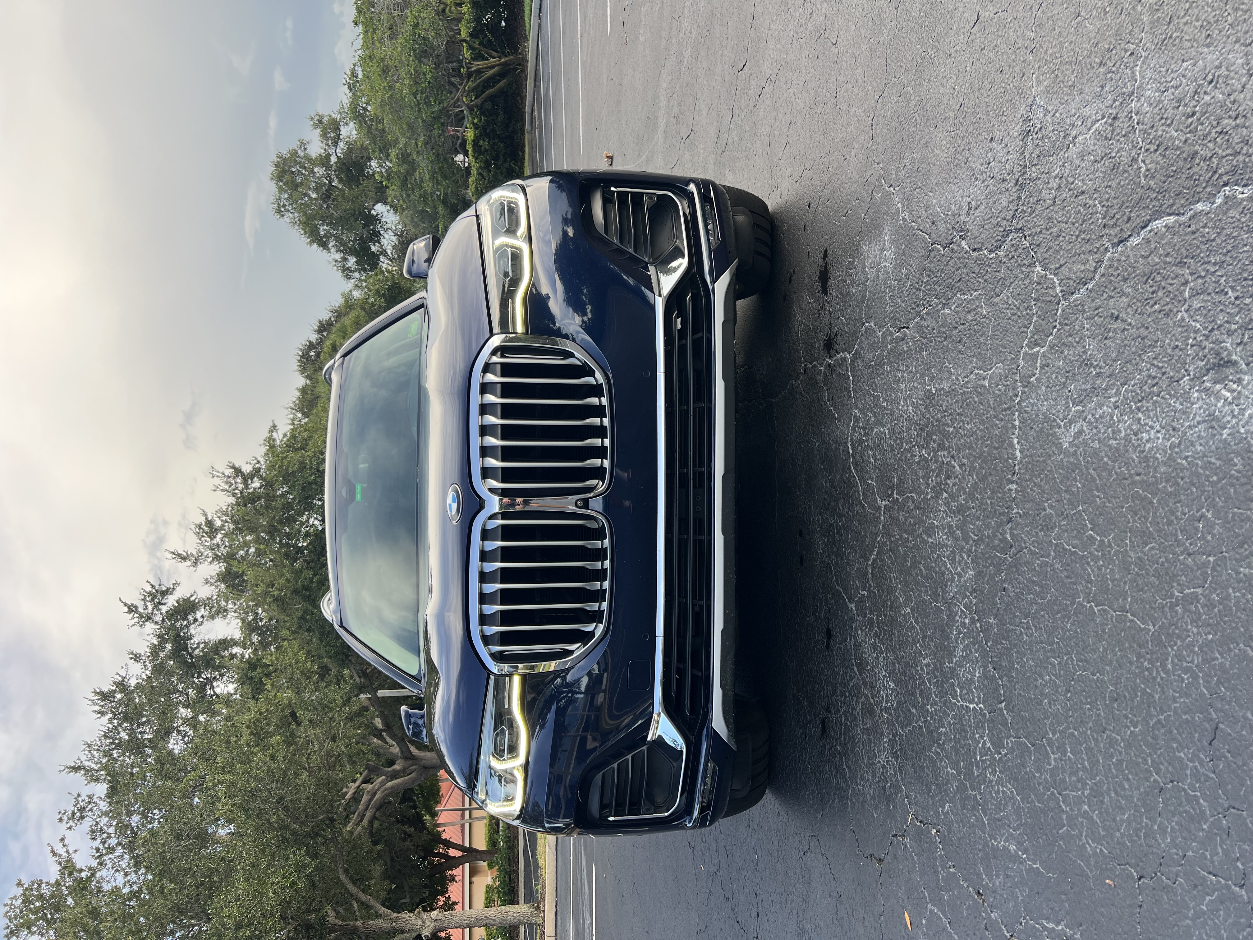 Used 2021 BMW X7 xDrive40i w/ Premium Package 2 AWD/4WD image 1